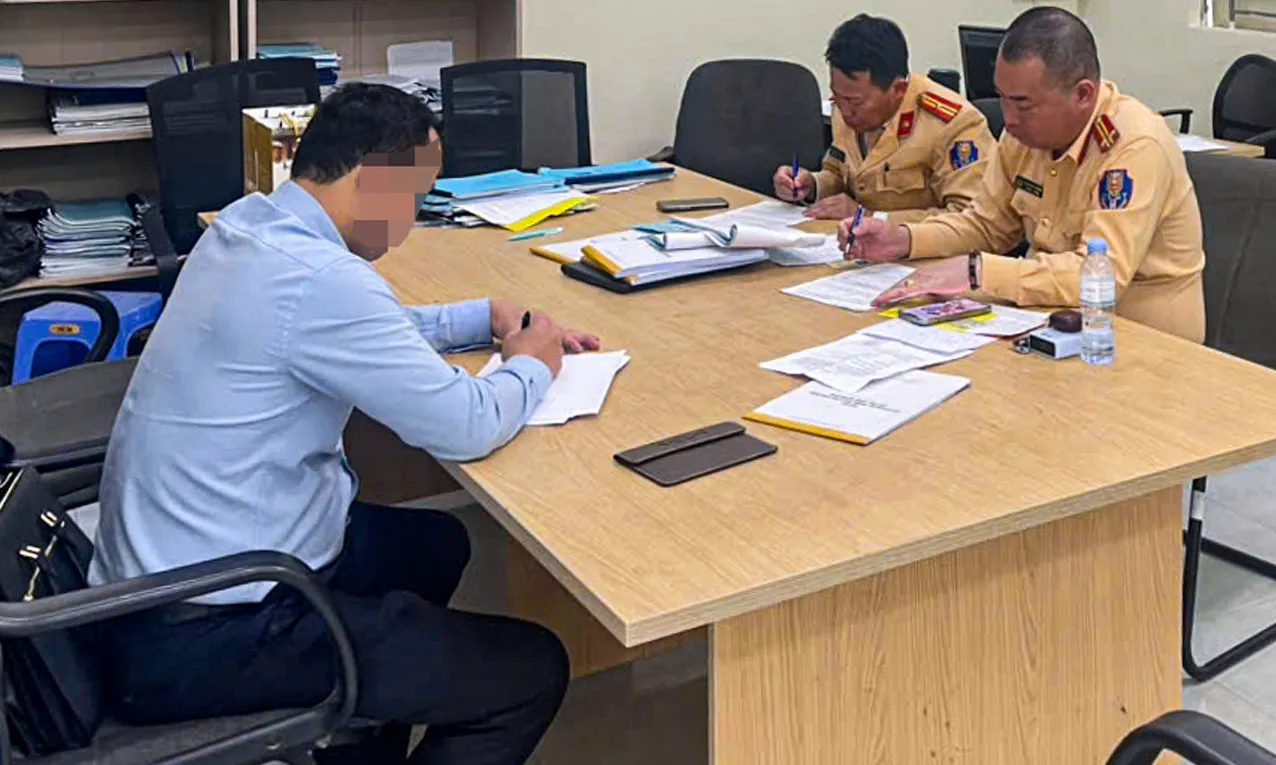 Phát hiện xe ô tô sử dụng biển số giả trên cao tốc Hà Nội - Hải Phòng