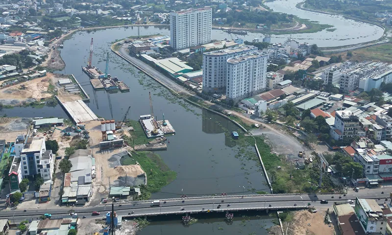 Đường ven kênh Tham Lương - Bến Cát - rạch Nước Lên chạy qua 7 quận huyện ở TPHCM sẽ thông xe một số đoạn