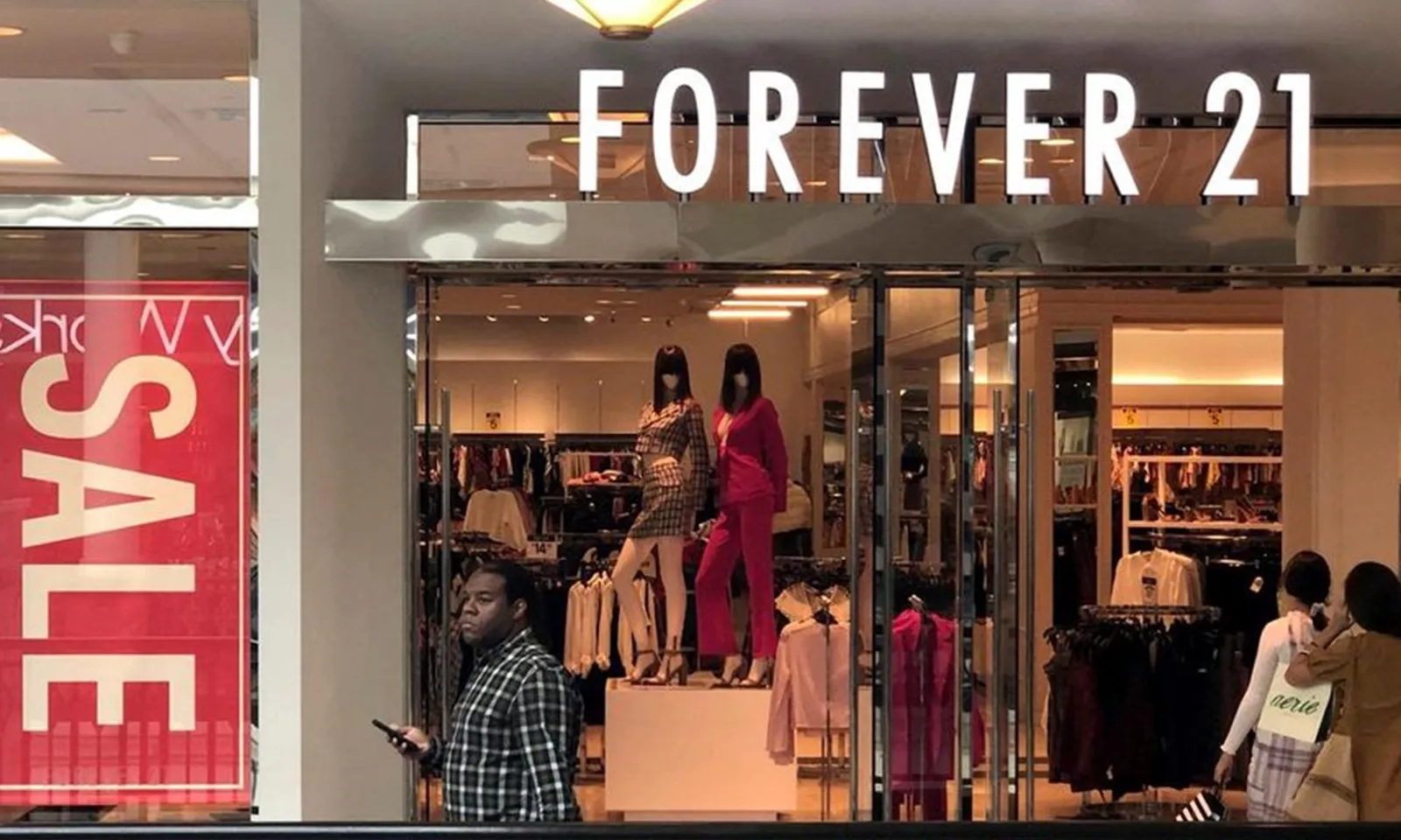 Nhà bán lẻ thời trang Forever 21 của Mỹ nộp đơn xin phá sản