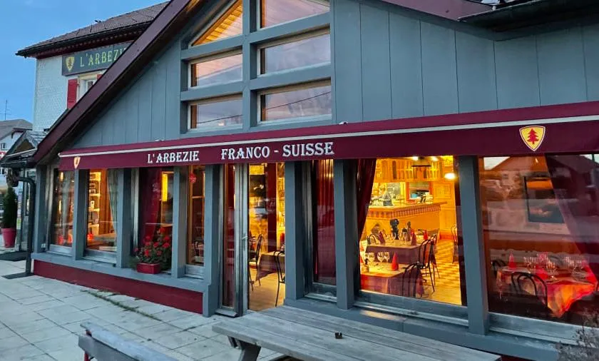 Khách sạn Arbez Franco-Suisse: Nơi biên giới Pháp-Thụy Sĩ chia đôi giấc ngủ