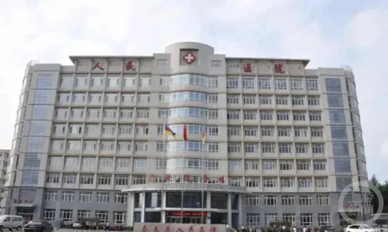 Trung Quốc: Bệnh viện gây tranh cãi khi tuyển bảo vệ có bằng đại học