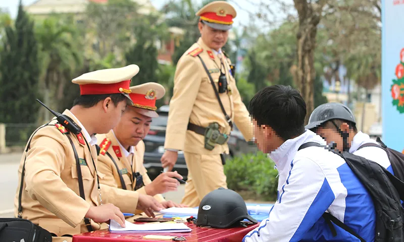 Xử lý học sinh vi phạm giao thông trên quốc lộ 1