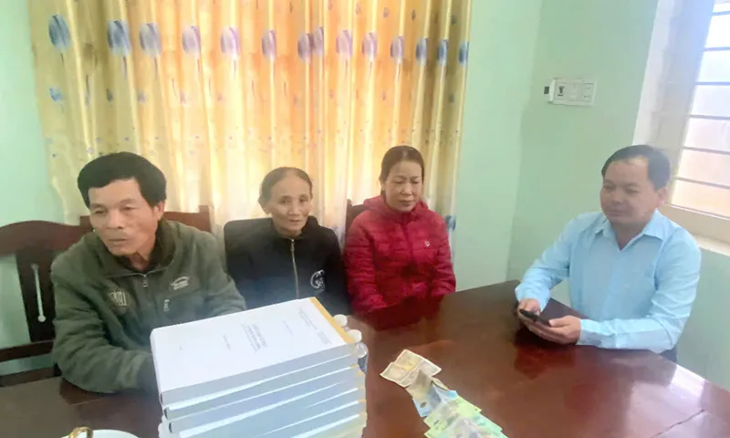 Phụ huynh nhóm học sinh ném đá làm vỡ kính tàu SE1 xin bồi thường
