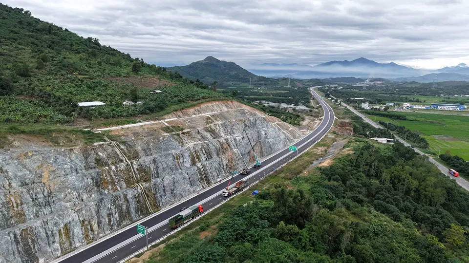 cao-toc-van-phong-nha-trang-11