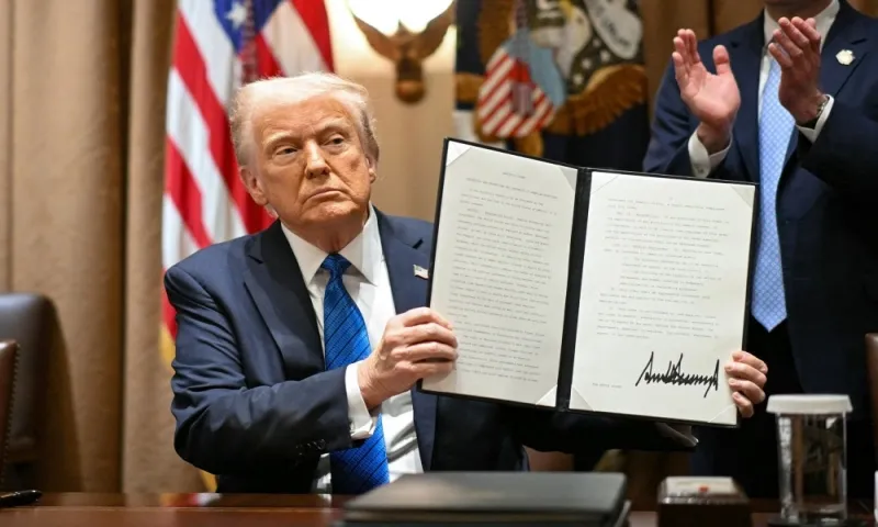 Ông Trump ký sắc lệnh yêu cầu chứng minh quốc tịch khi đi bầu cử