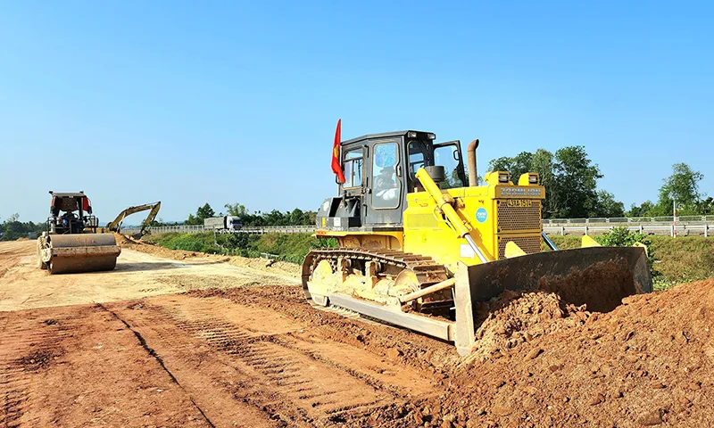 Tăng tốc thi công nền đường cao tốc Quảng Ngãi - Hoài Nhơn