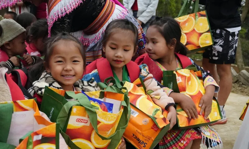 Lan tỏa yêu thương qua những dự án giáo dục ý nghĩa, tiếp sức ước mơ học tập cho trẻ em khó khăn