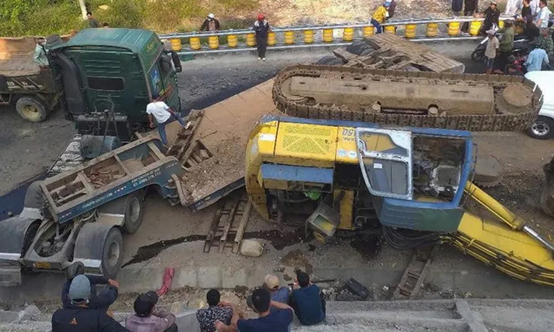 Lật xe đầu kéo trên đèo An Khê, giao thông gián đoạn nhiều giờ