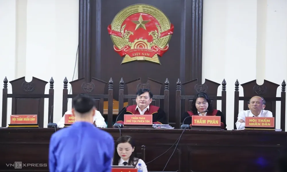 Giả thua khi vật tay, chủ nhà lĩnh 9 năm tù vì truy sát bạn nhậu