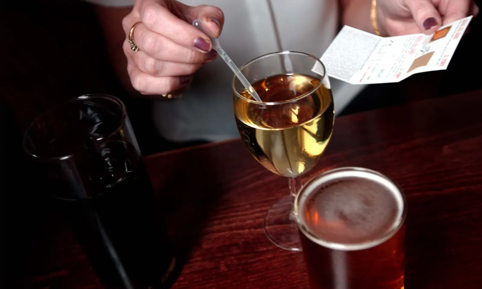 Quản lý quán bar bị điều tra vì tấn công tình dục 41 phụ nữ ở Bỉ