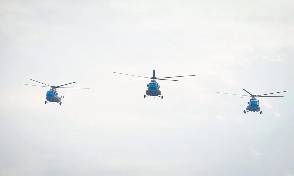 Trực thăng, tiêm kích diễn tập nhào lộn trên bầu trời TPHCM