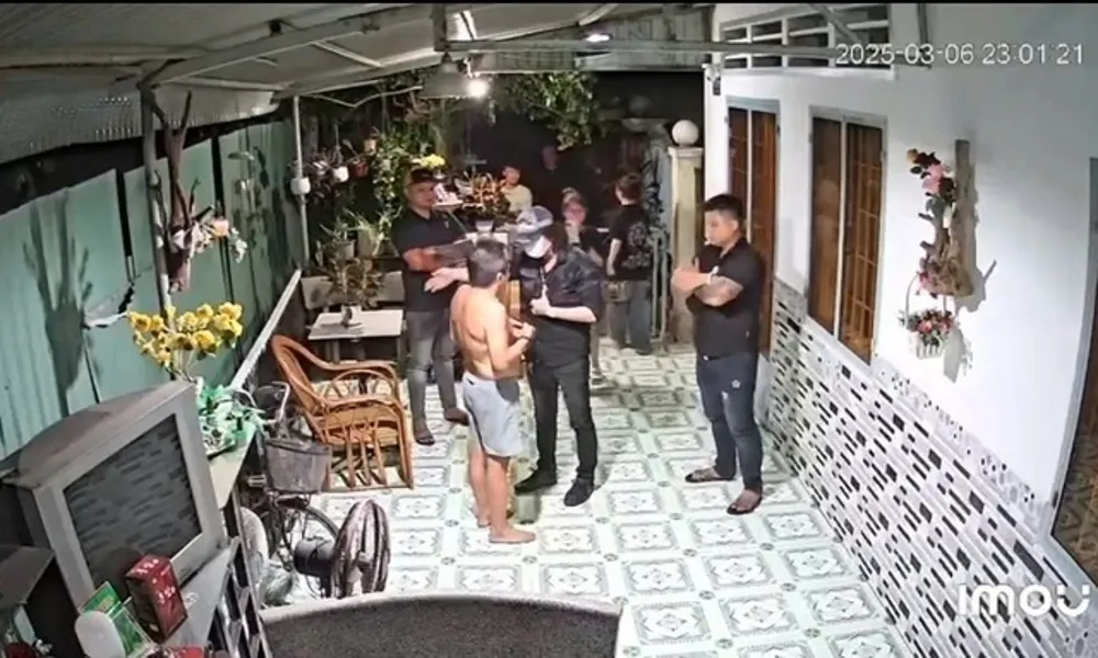 Nhóm 5 người bị bắt giữ sau khi xông vào nhà dân uy hiếp đòi nợ