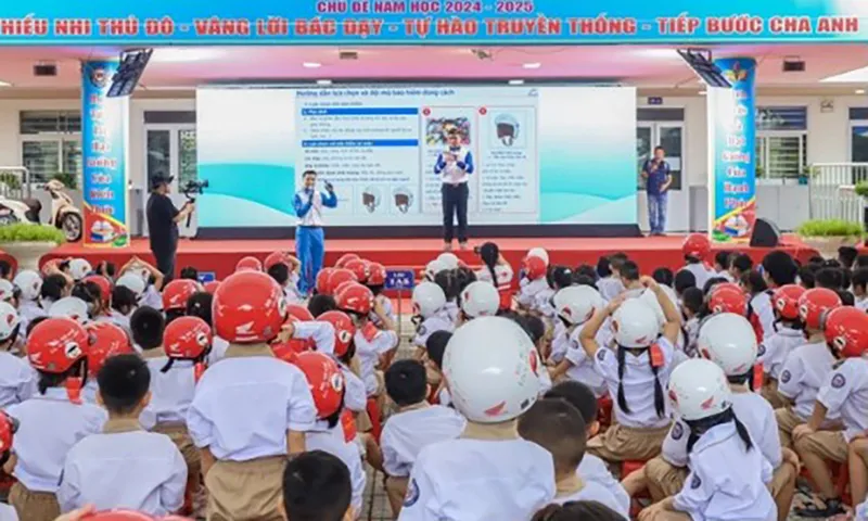 Năm 2024, Honda đã trao 1,7 triệu mũ bảo hiểm cho học sinh lớp một