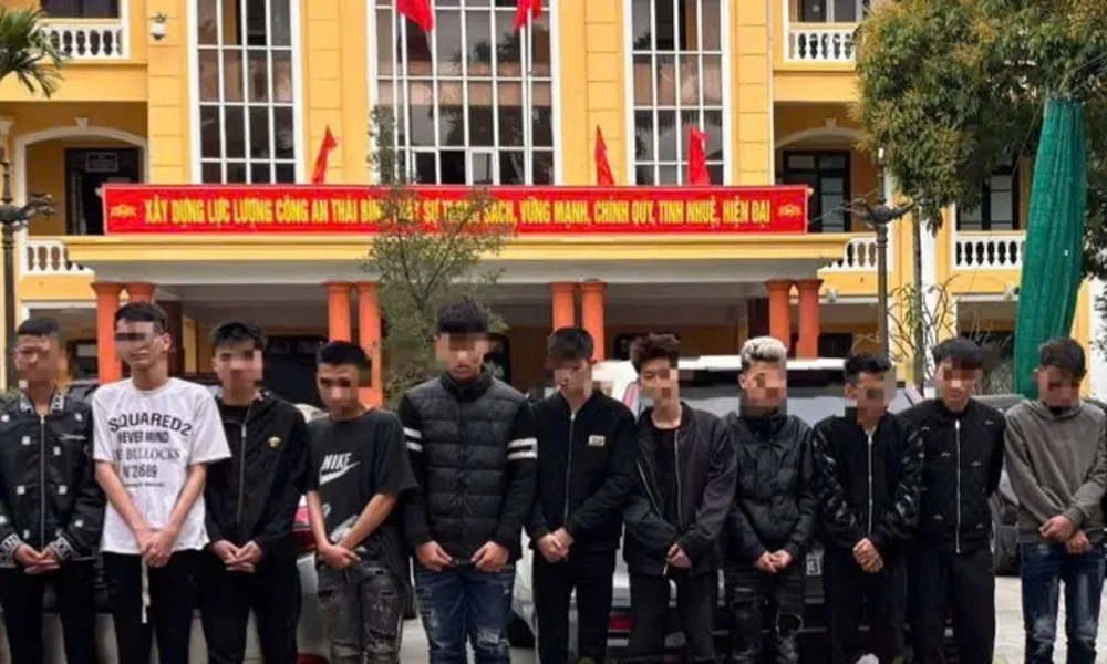 Khởi tố nhóm thanh thiếu niên mang hung khí đợi quyết mâu thuẫn 