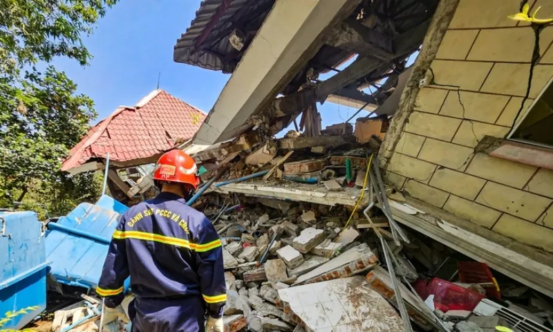 Lực lượng Việt Nam dùng radar xuyên tường tìm nạn nhân động đất tại Myanmar