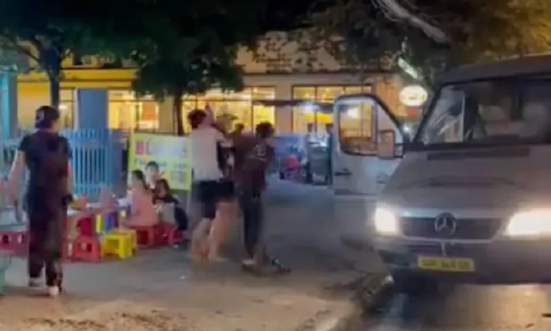 TPHCM: Điều tra vụ tài xế ô tô đánh nhau với người đi đường