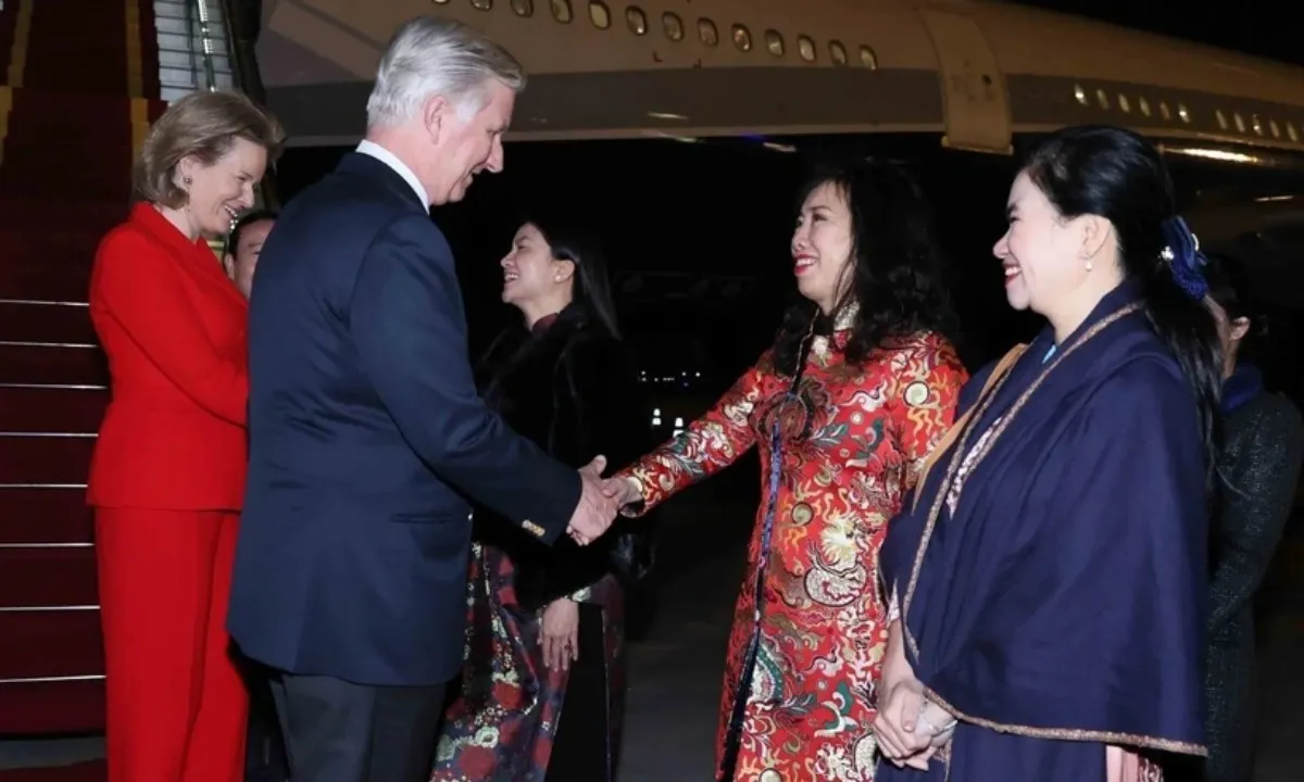 Nhà Vua và Hoàng hậu Bỉ đến Hà Nội, bắt đầu thăm Việt Nam