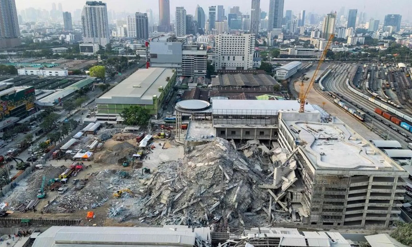 Bangkok điều tra nhà thầu xây dựng tòa nhà bị sập | Bắt 4 người Trung Quốc trộm tài liệu tòa nhà