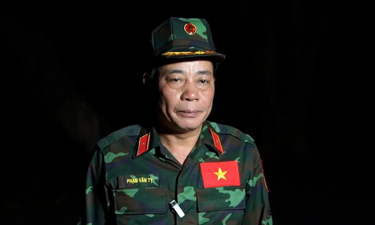 Bộ đội Việt Nam di chuyển đến khu vực tâm chấn, tìm kiếm nạn nhân động đất ở Myanmar