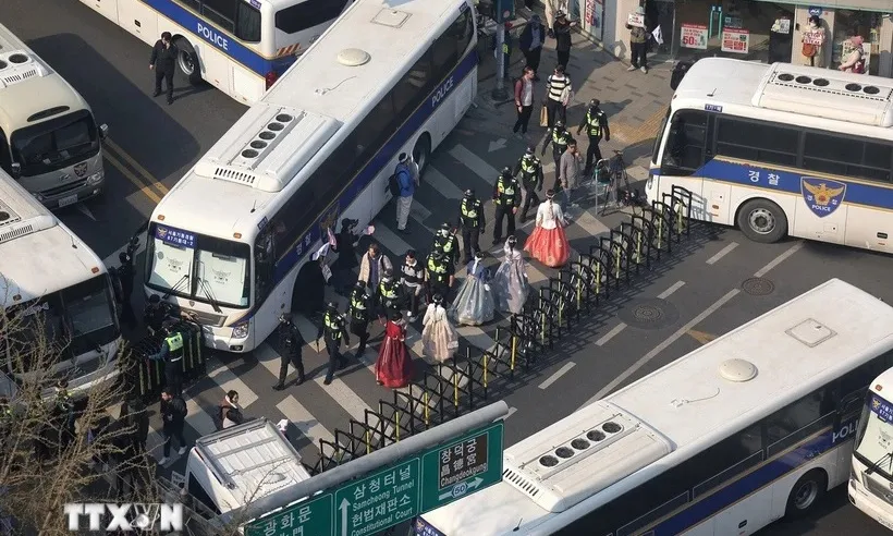 canh-sat-han-quoc-phan-quyet-tong-thong