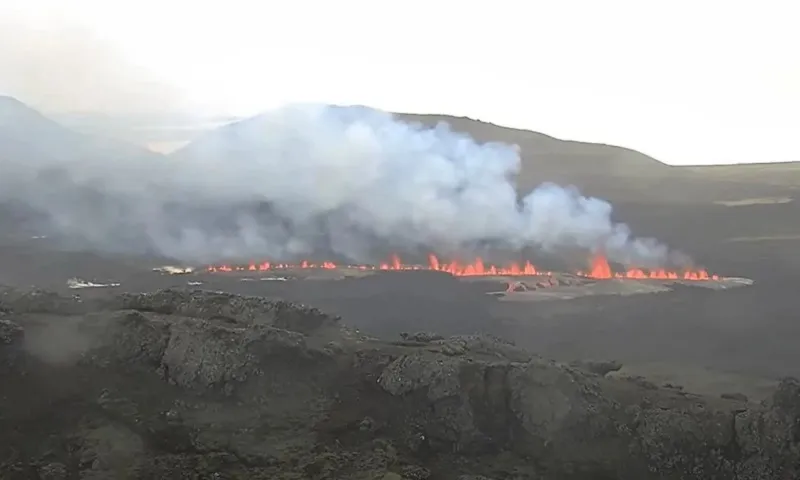 Đá Magma dâng trào gần Thủ đô Iceland, cảnh báo nguy cơ phun trào núi lửa