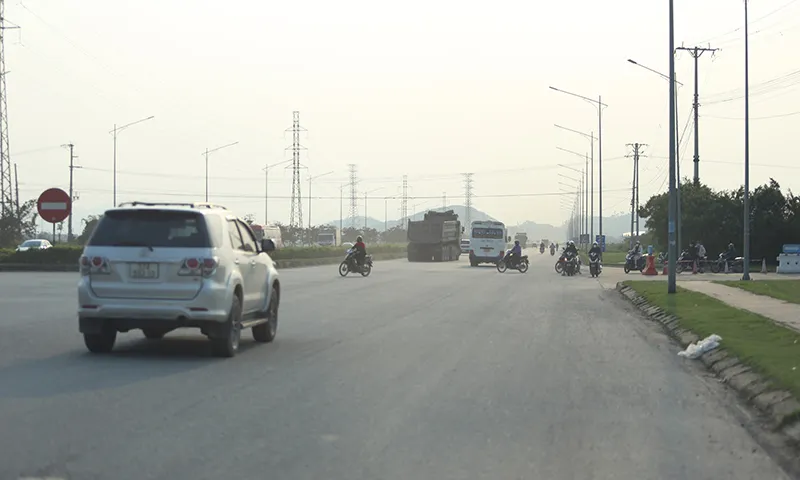 Cảnh báo tình trạng công nhân khu công nghiệp đi ngược chiều tràn lan