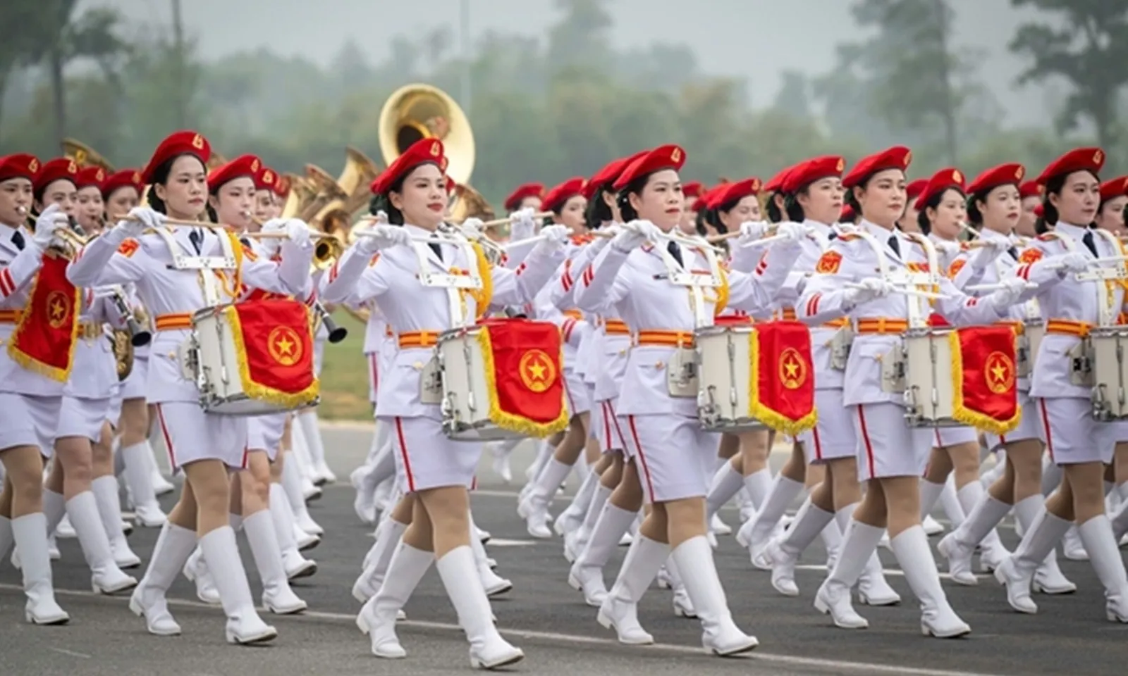 TPHCM lắp đặt 20 màn hình LED phục vụ người dân xem diễu binh, diễu hành ngày 30/4