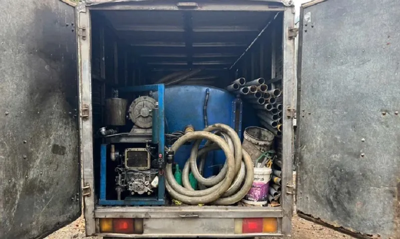 tang vật hút hầm cầu xả thải trái phép