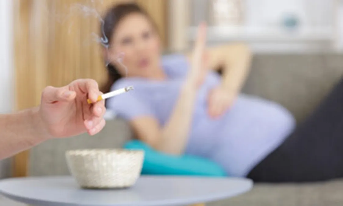 Hút thuốc thụ động làm tăng gấp đôi nguy cơ bong nhau thai