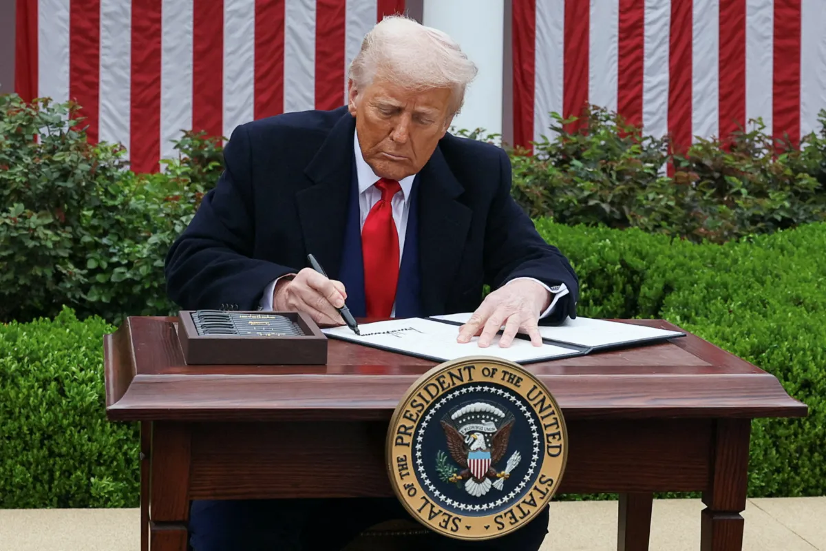 US-White-House-Donald-Trump-signs-tariff-executiive-order-020425013
