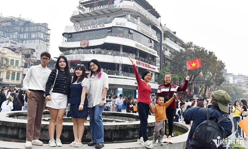 Chụp ảnh trước khi tòa nhà Hàm cá mập, sẽ bắt đầu phá dỡ vào ngày mai?