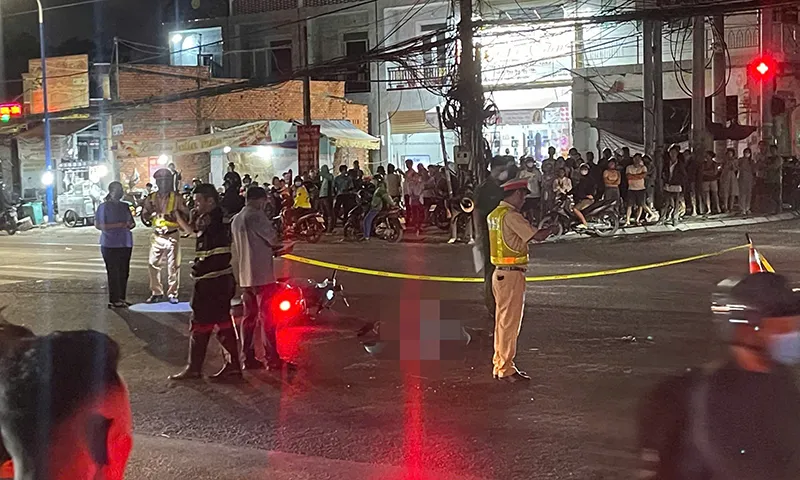 Va chạm ô tô tải, nữ tài xế xe ôm công nghệ tử vong thương tâm