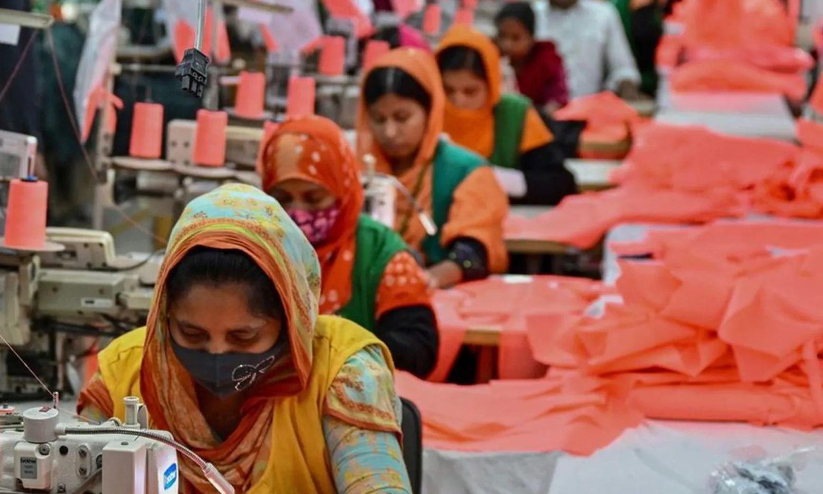Doanh nghiệp Mỹ bắt đầu ngừng đơn hàng may mặc từ Bangladesh