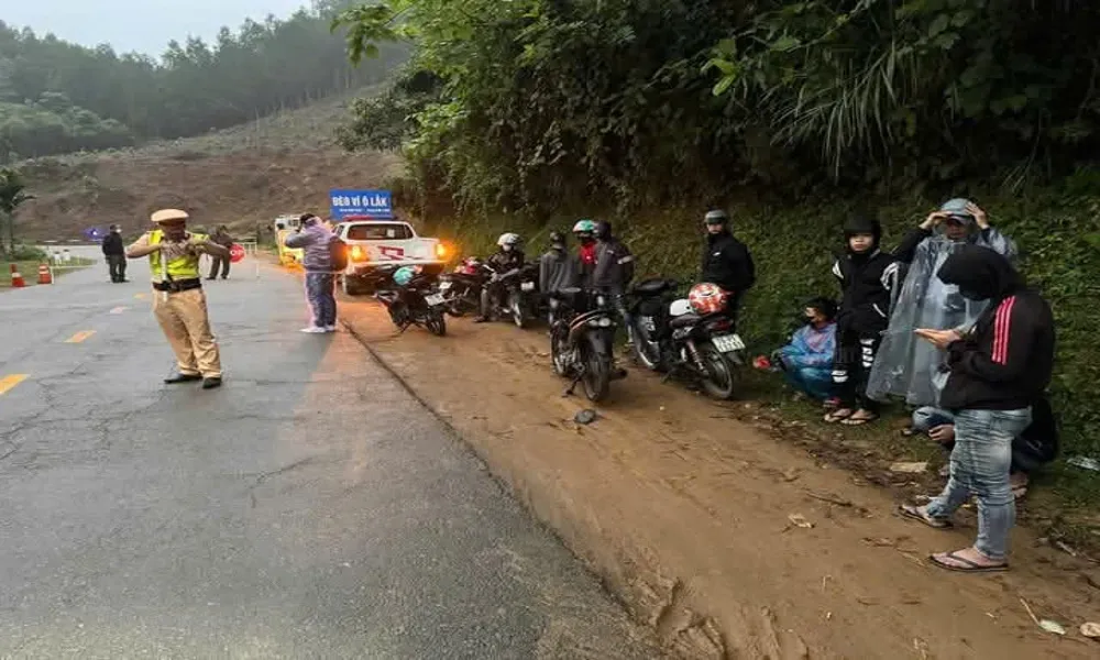 Xử lý nhóm thiếu niên “săn mây” gây mất an toàn giao thông trên đèo 