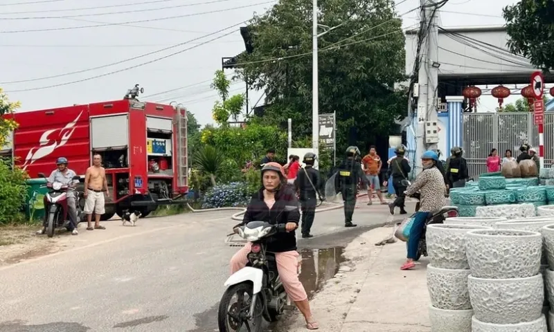 Bình Dương: Người đàn ông cầm súng cố thủ trong phòng trọ