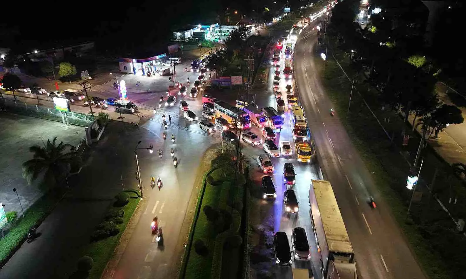 Trở về sau kỳ nghỉ, Quốc lộ 1 qua tỉnh Đồng Nai kẹt xe kéo dài