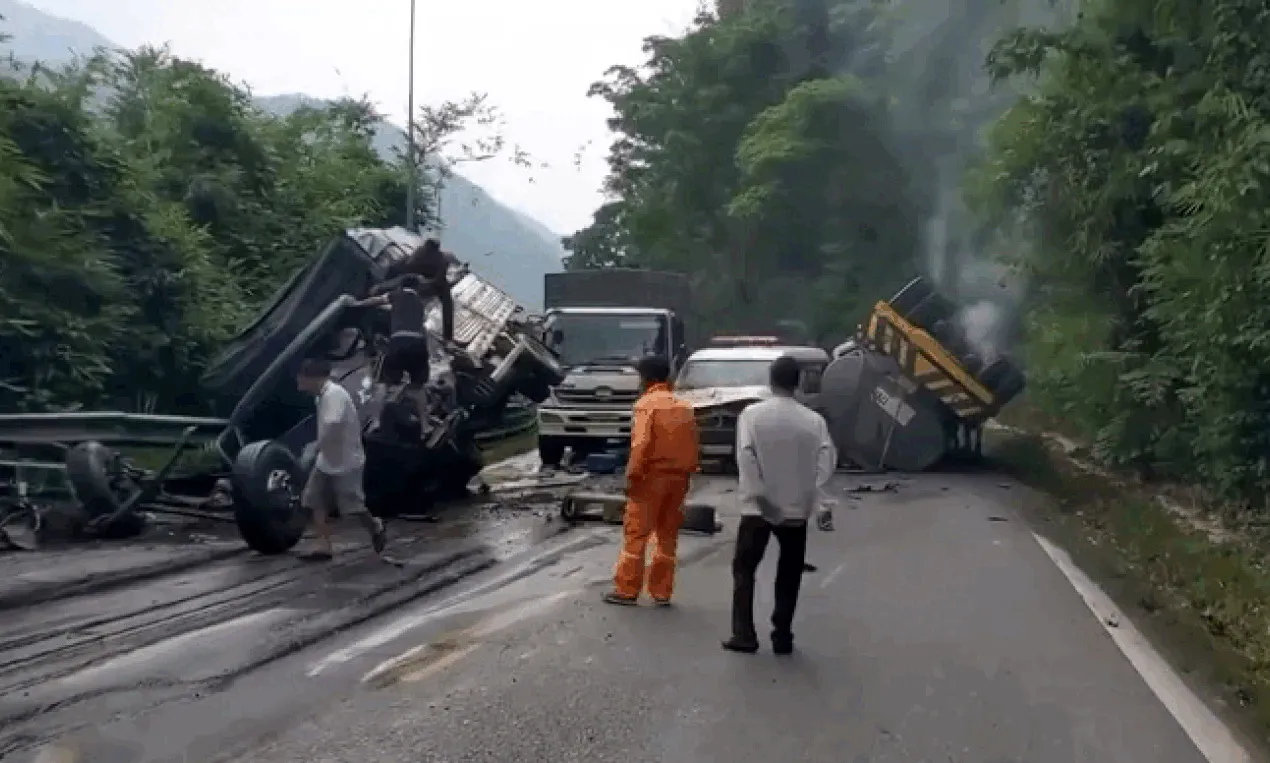 Tai nạn liên hoàn trên đèo Bảo Lộc, giao thông ách tắc nghiêm trọng