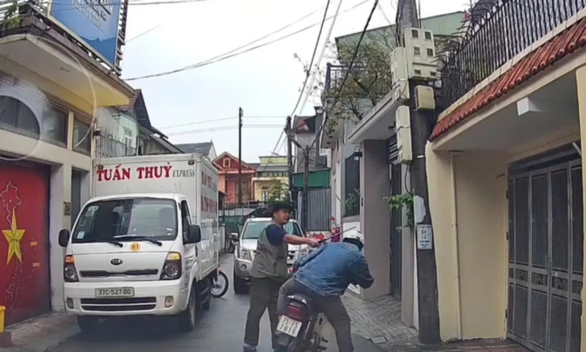 Xử phạt tài xế dọa đánh người khi bị nhắc đậu xe chắn đường