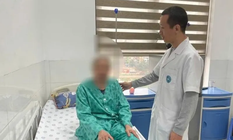 Cụ bà 85 tuổi mang khối u 3kg trong ngực suốt 5 năm