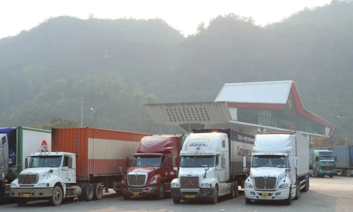 Lạng Sơn điều tiết xe chở hàng xuất khẩu vào công viên Logistics Viettel