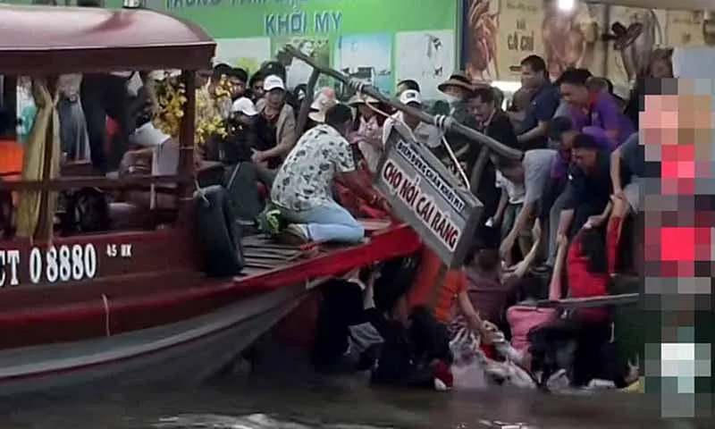  Xử lý điểm du lịch để du khách rơi xuống sông 