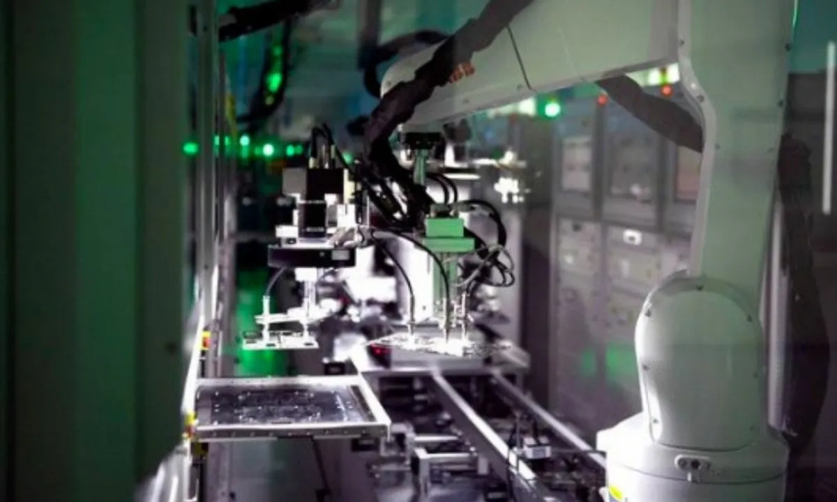 Nhà máy “không ánh đèn” và cuộc cách mạng việc làm