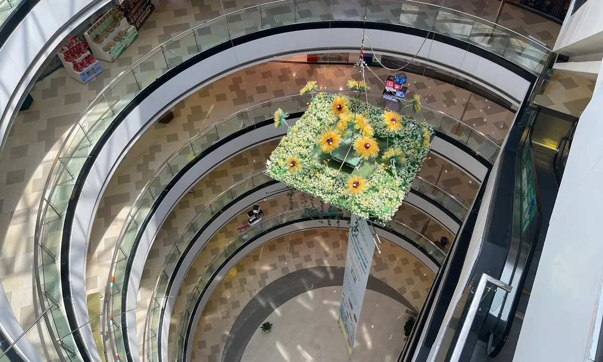 Vạn Hạnh Mall có bài chia sẻ sau hai vụ rơi lầu