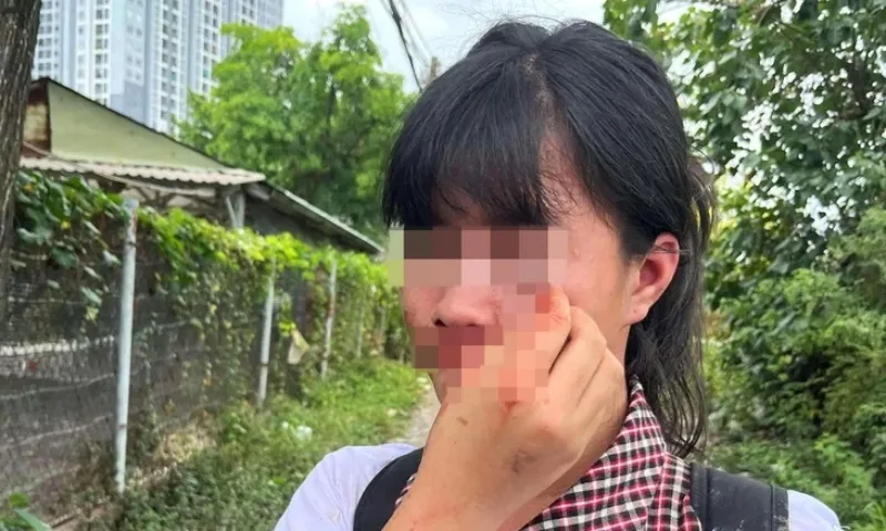 Lấy lời khai nhóm học sinh đánh hội đồng bạn nữ ở Thủ Đức