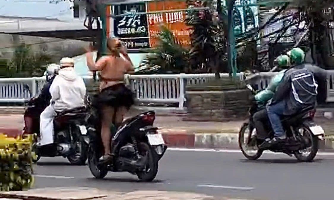 Cô gái buông tay lái xe máy trên đường Trường Chinh có giấy xác nhận bị bệnh tâm thần