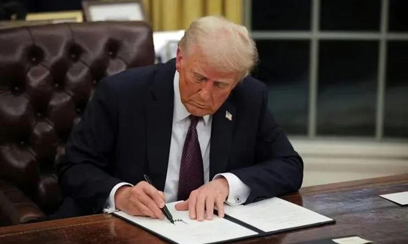 Tổng thống Trump gia hạn lệnh trừng phạt Nga thêm một năm