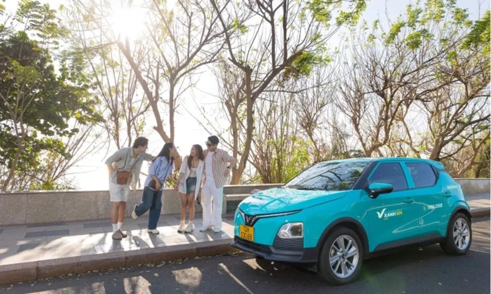 Taxi điện trang bị hệ thống giám sát an toàn cho hành khách và tài xế