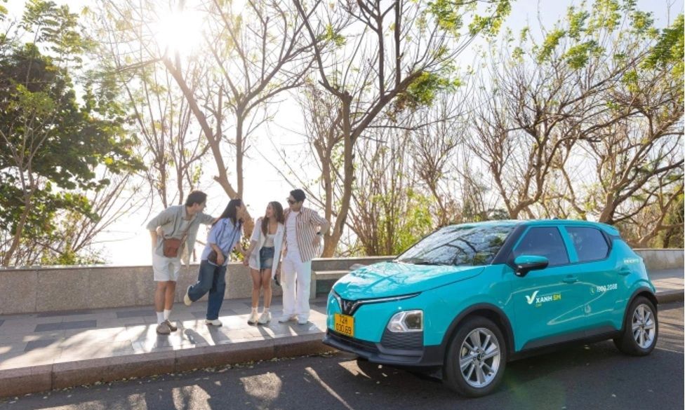 Taxi điện trang bị hệ thống giám sát an toàn cho hành khách và tài xế