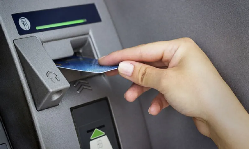 Bắt công nhân trộm thẻ ATM, rút 57 triệu đồng của đồng nghiệp