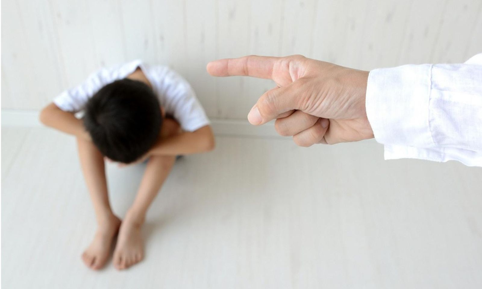 Bắt người đàn ông hành hung con trai 7 tuổi của bạn gái cũ
